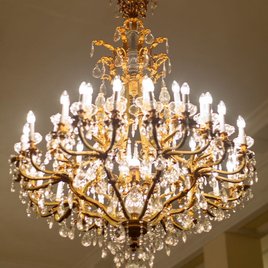 Lustre de cristal de patrimônio histórico restaurado